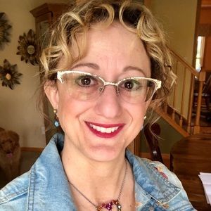 Meet your Posher, Connie